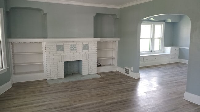 Building Photo - 3645 E 153rd St
