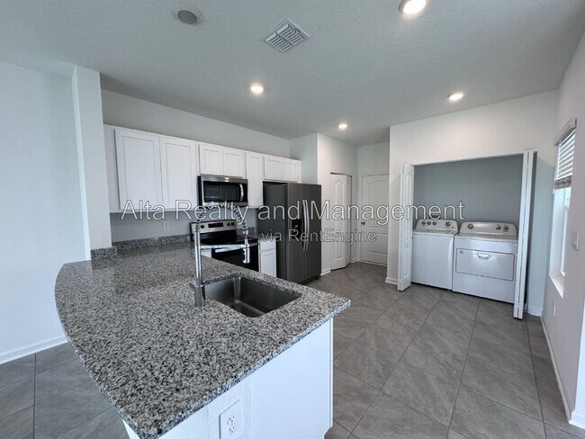 Building Photo - 39 Tidal Bch Ave
