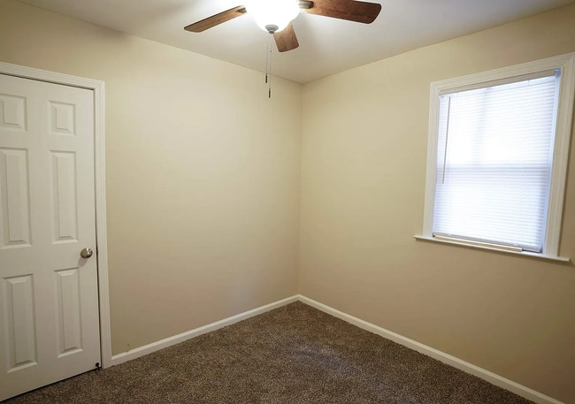 Building Photo - Charming and Move-In Ready Bungalow!