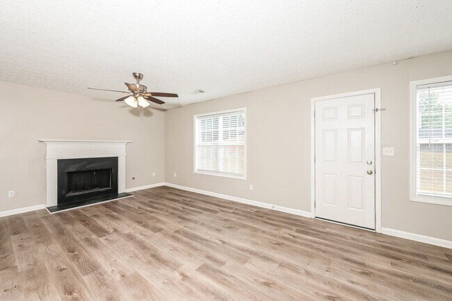 Building Photo - 1870 Hillspring Ln