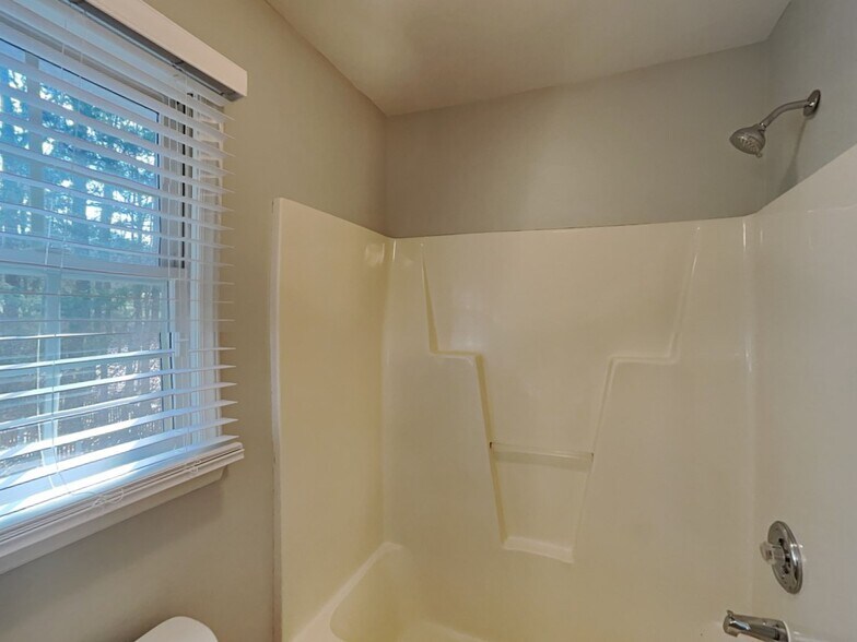Building Photo - 6 Creeks Edge Ct