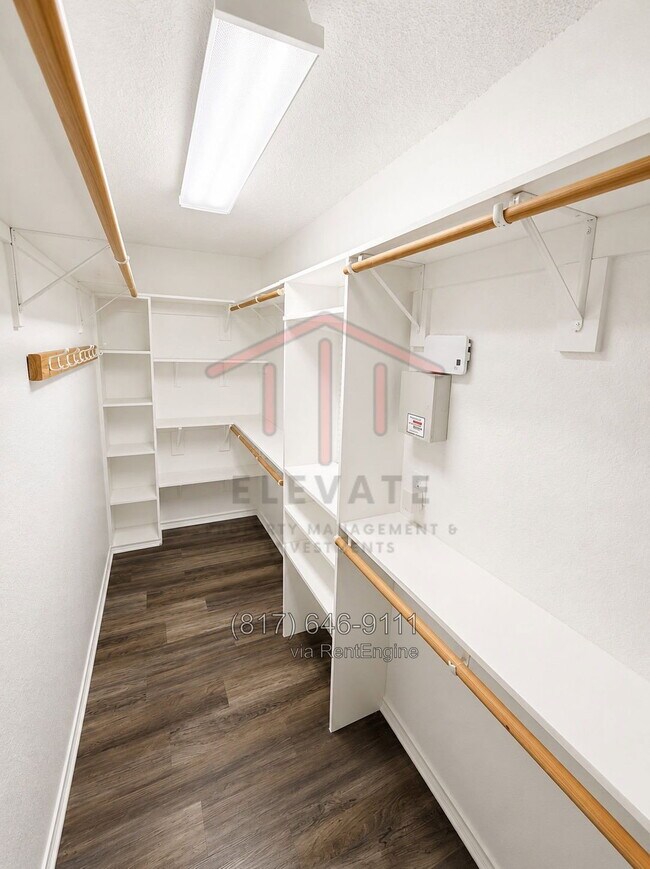 Building Photo - 2117 Pinwood Cir