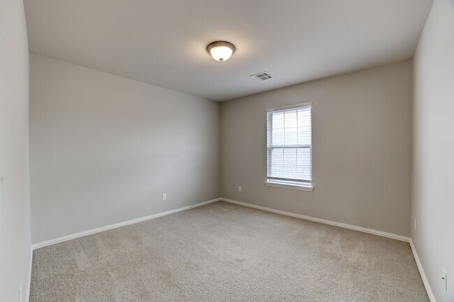 Building Photo - 5 Bed | 2.5 Baths | Broken Arrow