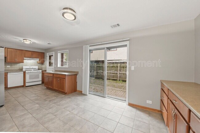 Building Photo - 9517 Terrace Pl