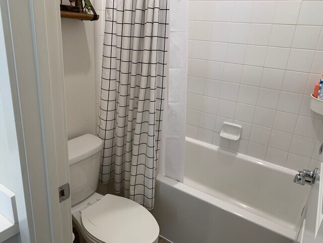 Building Photo - Beautiful Home 4bed/3 bath