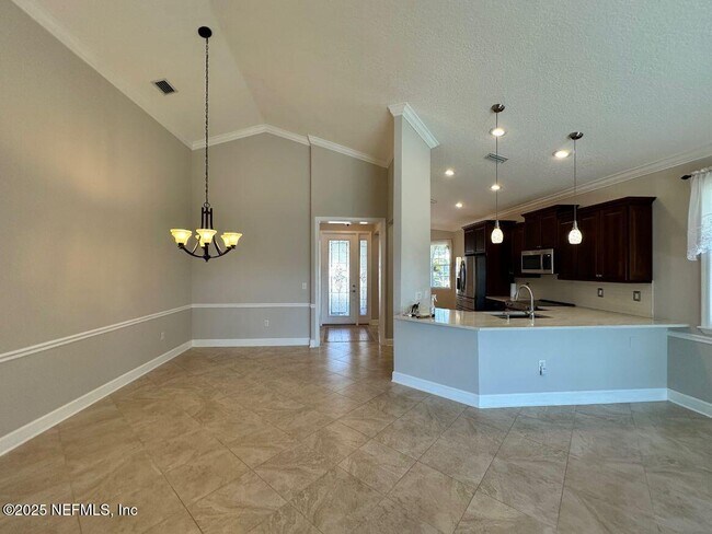 Building Photo - 943 Hazeltine Ct