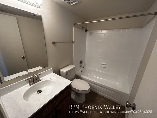 Building Photo - Charming Phoenix 2 Bed / 2 Bath Condo with...