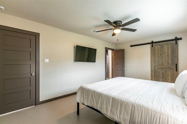 Building Photo - 4613 Joseph St