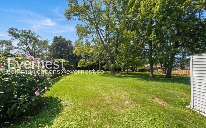 Building Photo - 1254 Elmwood Rd