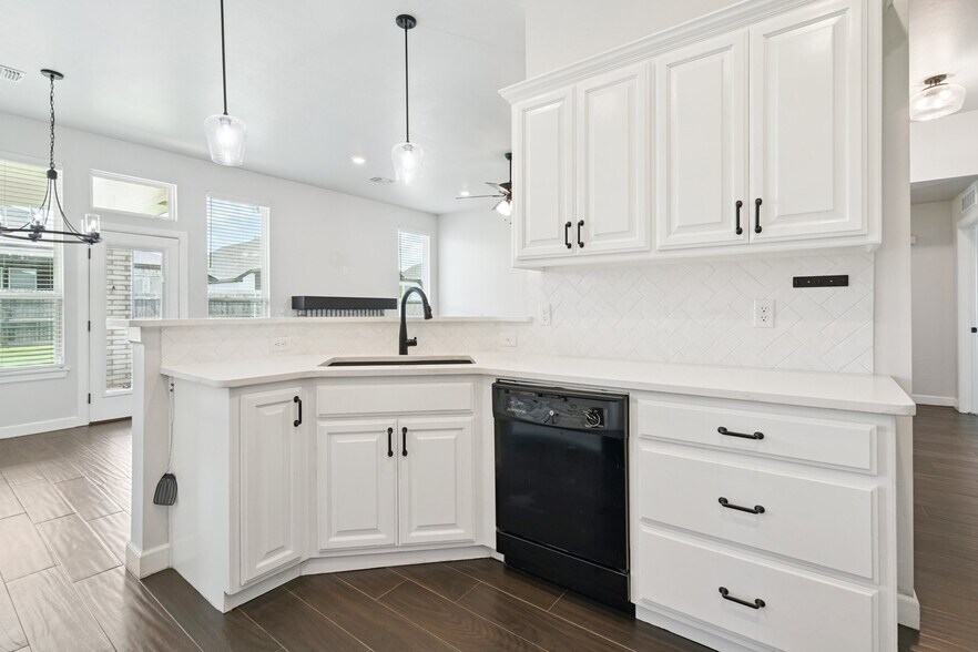 Building Photo - 15908 Buffalo Dr