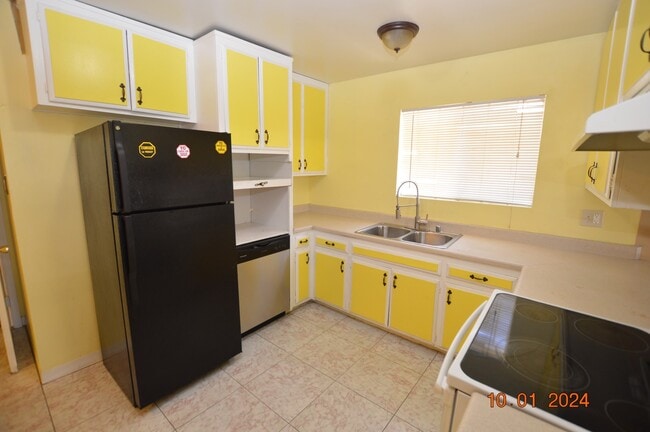 Building Photo - 2805 Kings Way