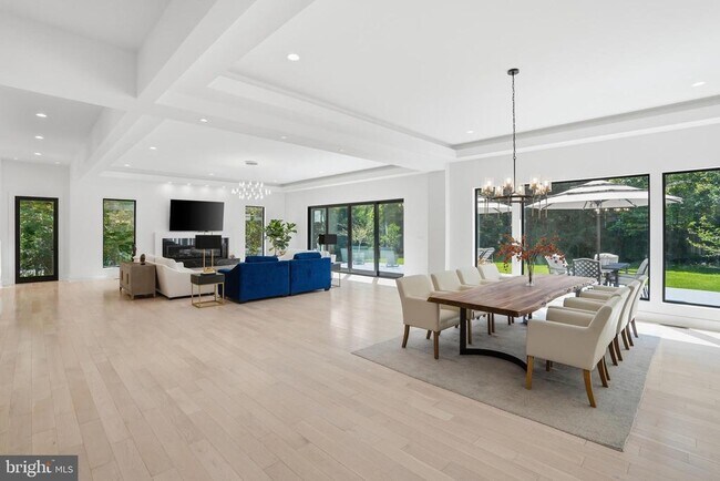 Building Photo - 1513 Oakview Dr