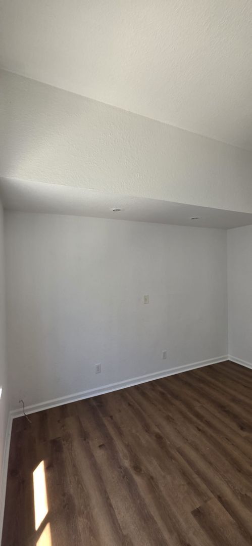 Interior Photo - 136