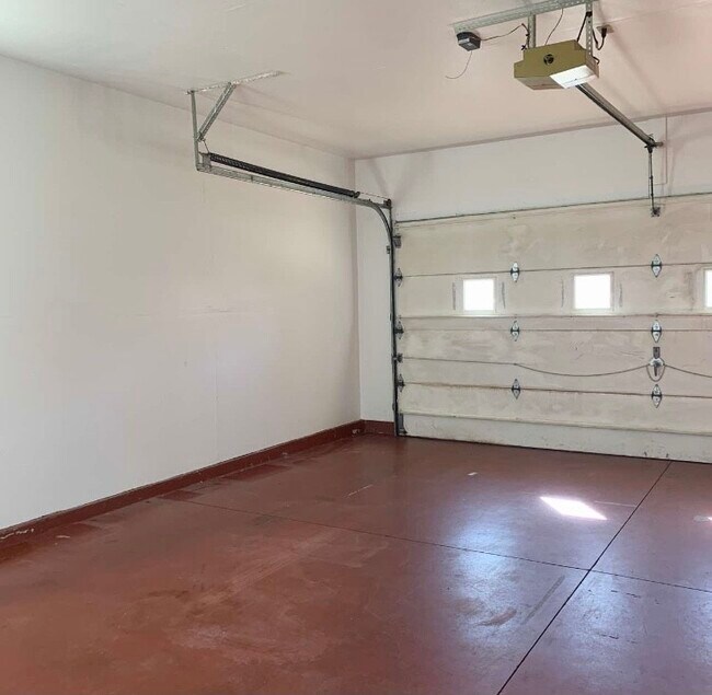 Building Photo - 818 Mansfield Dr