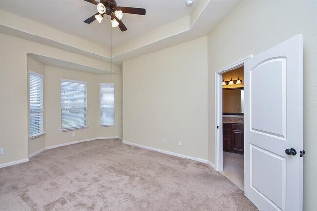 Building Photo - 23322 Del Rosso St