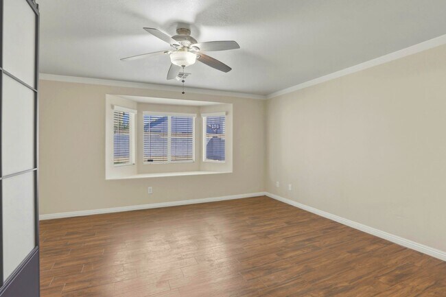 Building Photo - 4 Bedroom Home with Oversized Yard & RV Parking!