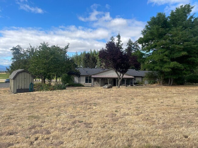 Building Photo - 18040 OR-22