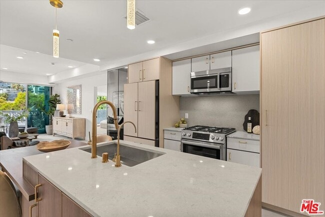 Building Photo - 1257 N Sweetzer Ave