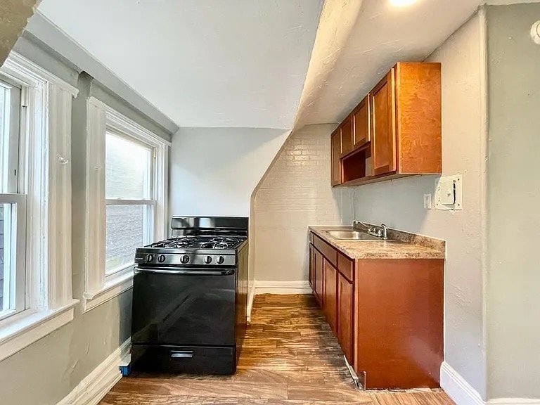 Building Photo - 49 Hazelwood Ave