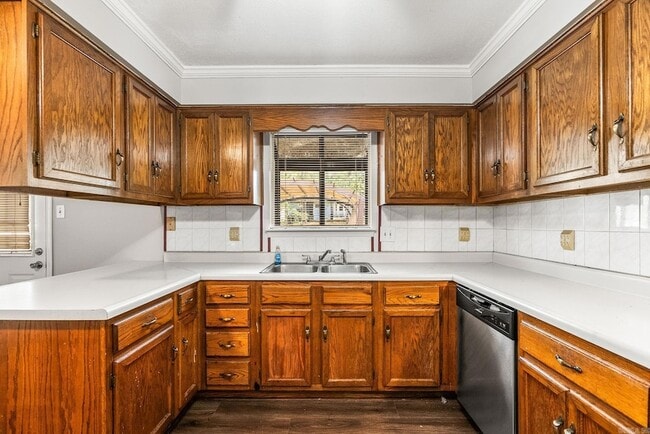 Building Photo - 19 Oak Forest Dr