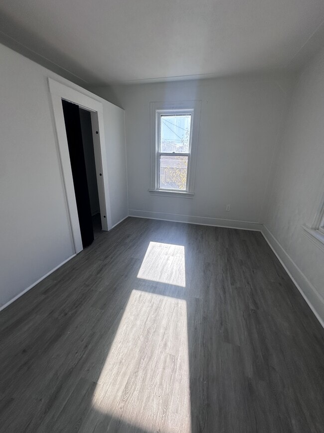 Building Photo - 223 E 27th St