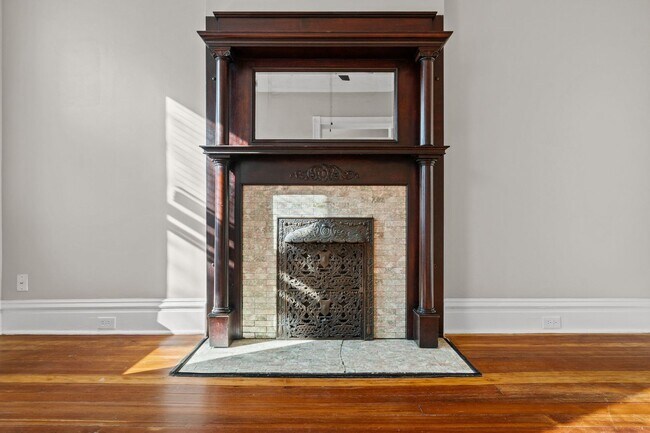 Building Photo - Extremely Spacious and Bright 2-Bedroom Apartment on Cherokee Street