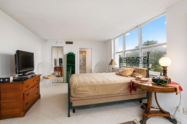 Building Photo - 1340 S Ocean Blvd