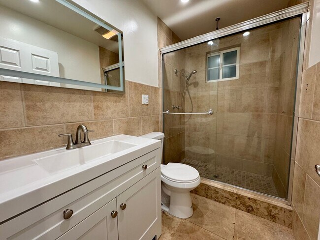 Building Photo - 514 Hill Dr