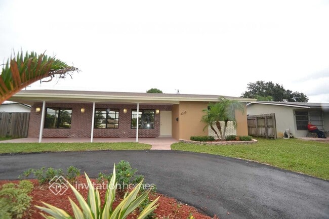 Building Photo - 4015 W Park Rd