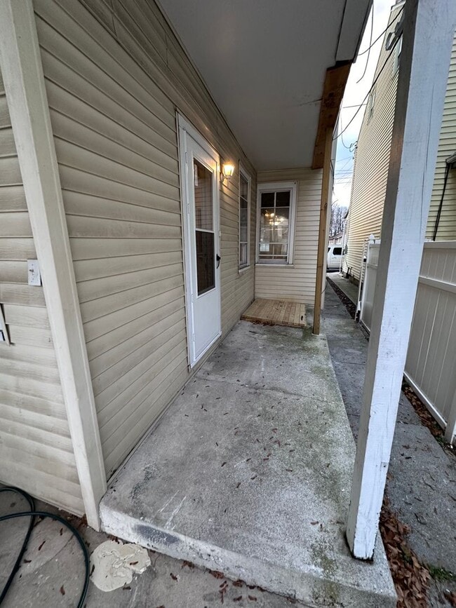 Building Photo - 3 Bedroom Home in Lebanon City