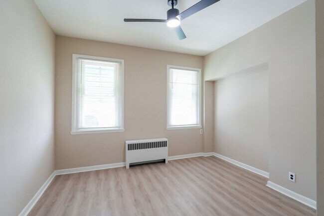Building Photo - 2109 S 67th St