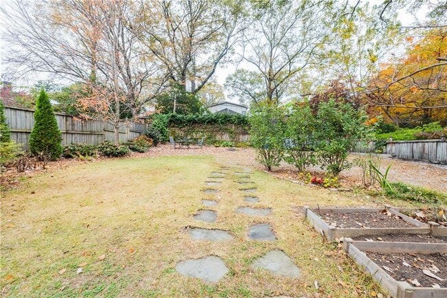 Building Photo - 360 8th St NE