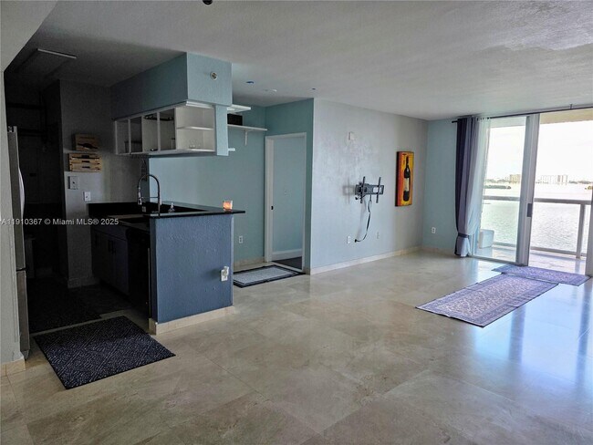 Building Photo - 1625 Kennedy Cswy