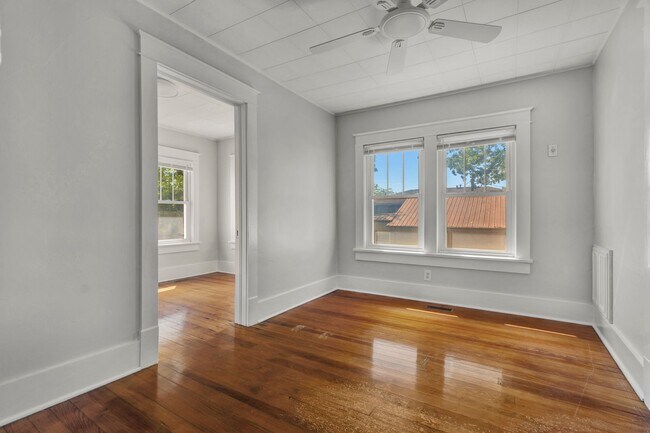 Building Photo - 202 S School Ave