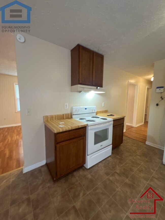 Building Photo - 1340 Hidden Valley Dr