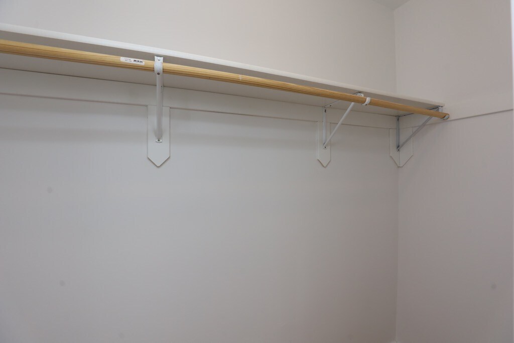 Building Photo - 562 W Arlington Pl