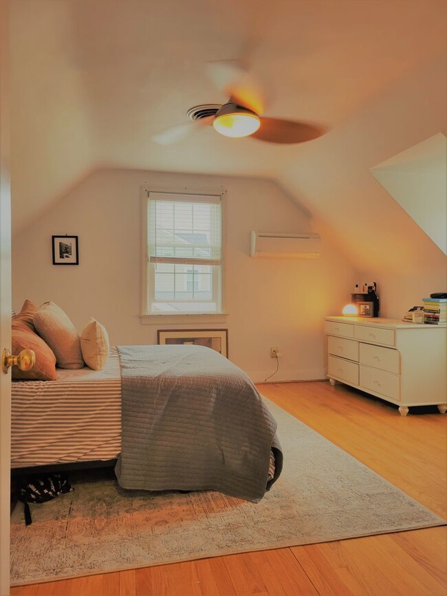 Building Photo - Remodeled 4 bedroom 2 full brick bath cape...