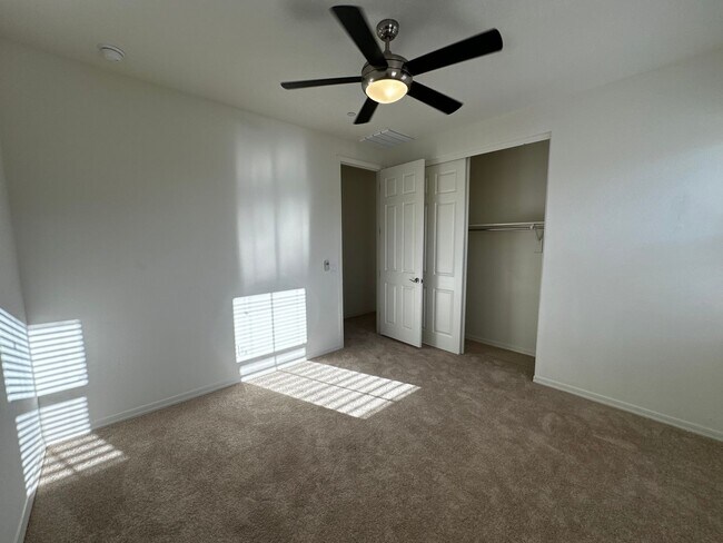 Building Photo - RECKER AND RAY MOVE IN READY 4 BEDROOM 2.5 BATHROOM HOME PERFECTLY LOCATED