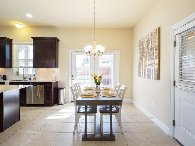 Building Photo - 5605 Roosevelt Ave