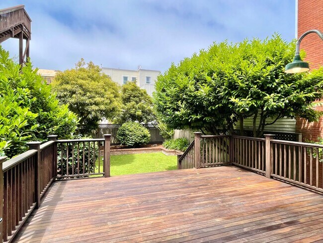 Building Photo - 5BR/3.5BA Elegant Presidio Heights Home! Flat Yard! 2 Car Garage! Laundry! PROGRESSIVE