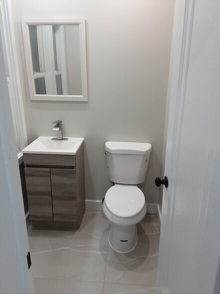 Building Photo - 44 Bross Pl