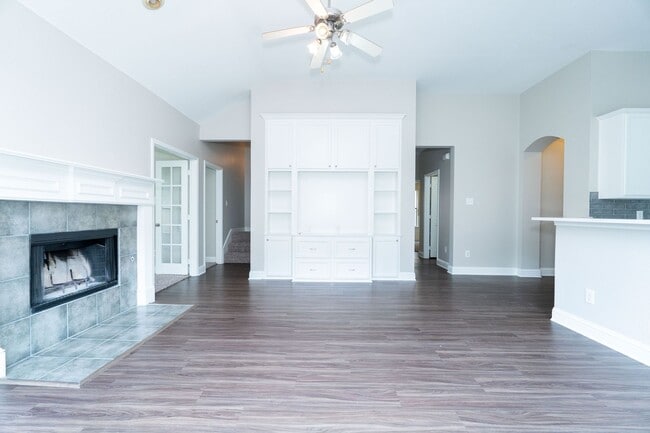 Building Photo - 3105 Whispering Pine Blvd