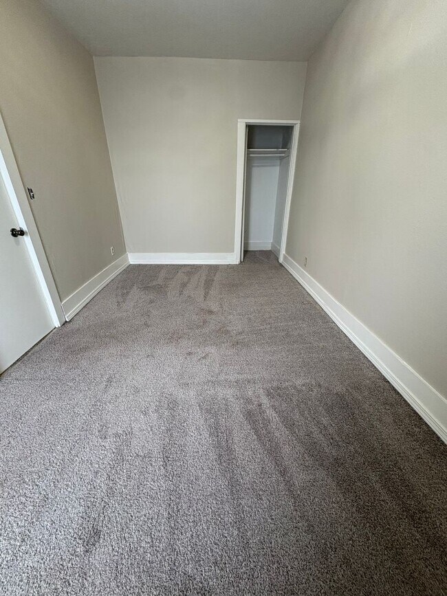 Building Photo - 2809 South Ave