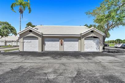Building Photo - 2871 N Oakland Forest Dr