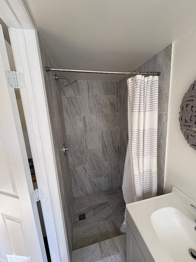 Building Photo - 1720 Main St