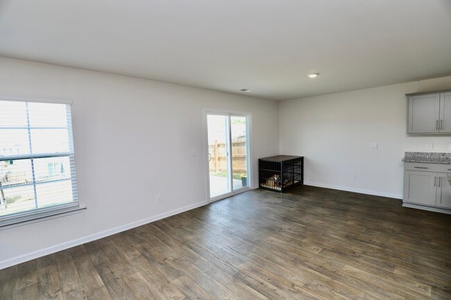 Building Photo - 352 Sandbach Rd