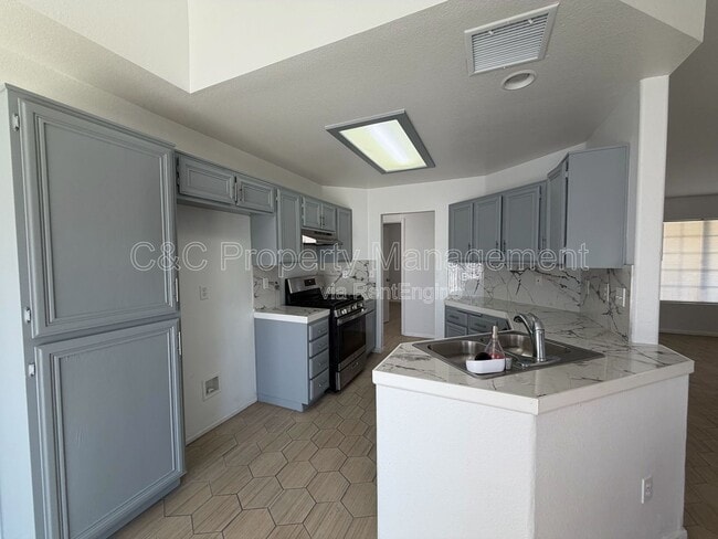 Building Photo - 14554 Monterey Pl