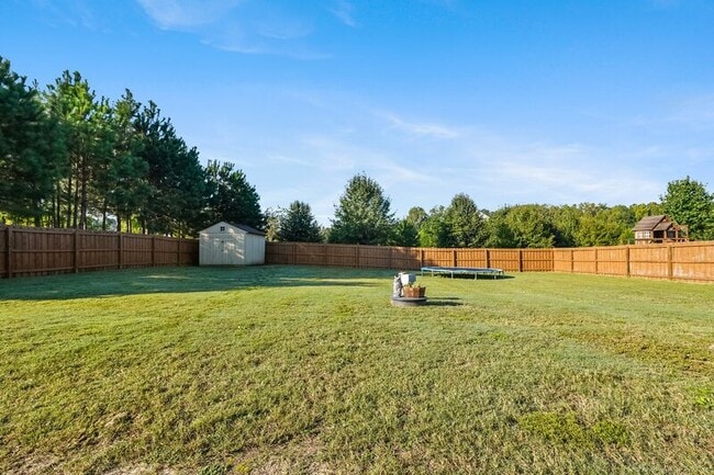 Building Photo - 501 Daylily Ct