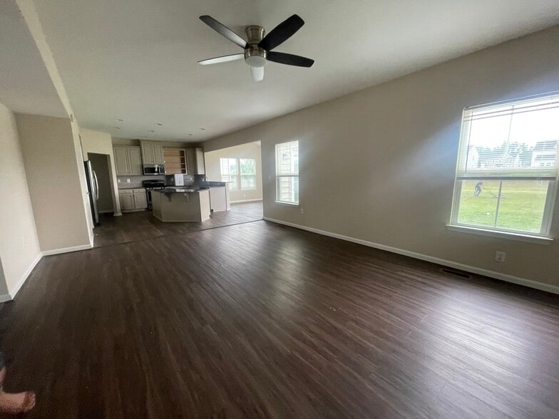 Building Photo - 2410 Walthall Ct
