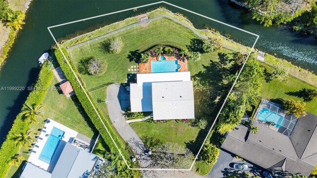 Building Photo - 11401 SW 72nd Pl